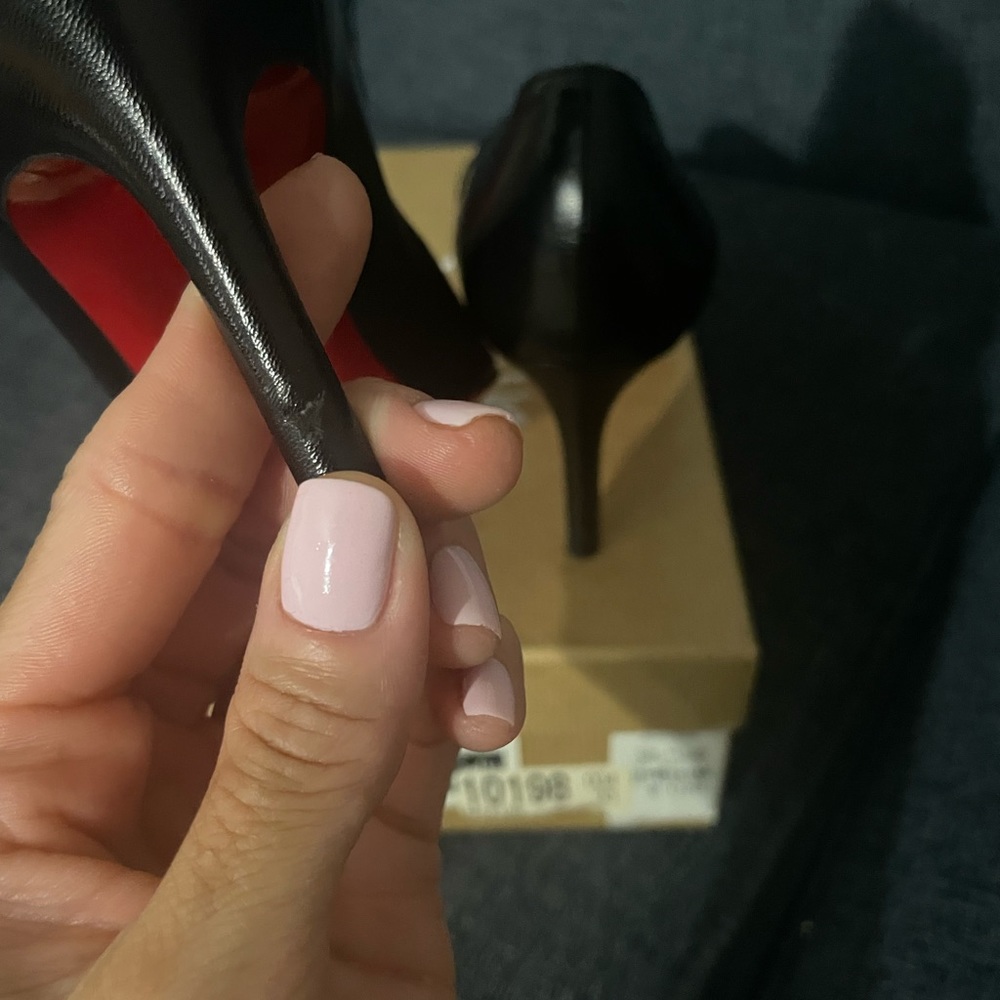 Christian Louboutin - Picture 6 of 7